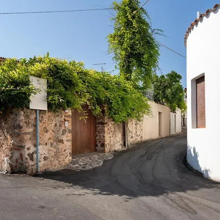 Sardinia * オロゼーイ